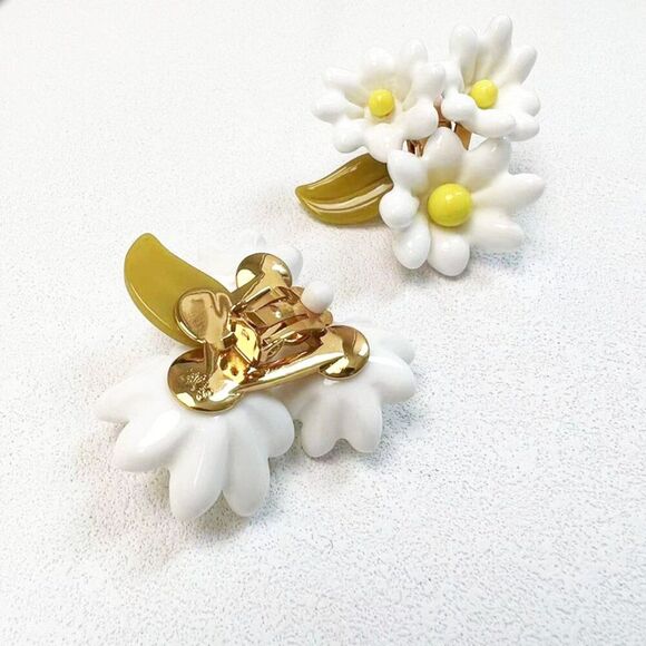 New! $148 Lele Sadoughi Petunia Bouquet Clip-On Earrings - Picture 5 of 6